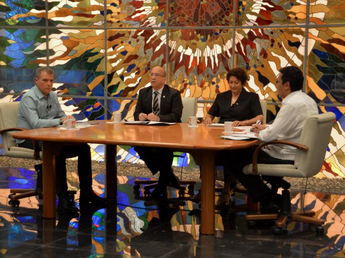 Mesa redonda educacion transporte y turismo