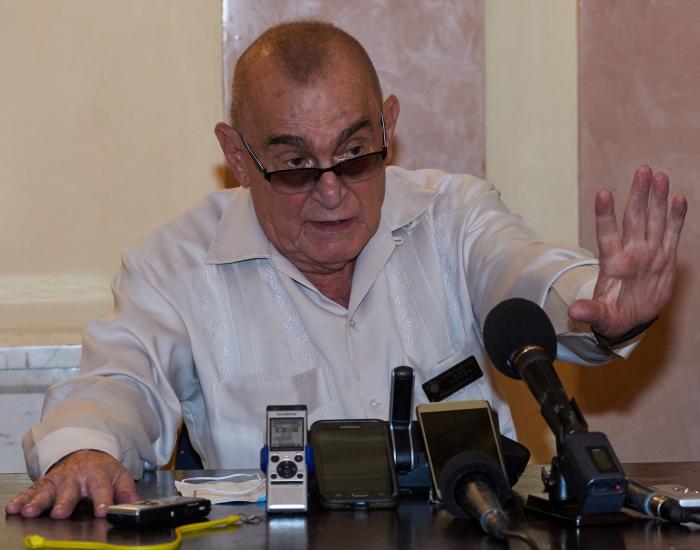 Antonio Martínez, director del hotel dando a conocer las Medidas tomadas en el Hotel Nacional para evitar el contagio por el coronavirus, derarrollado en el mismo, Plaza.