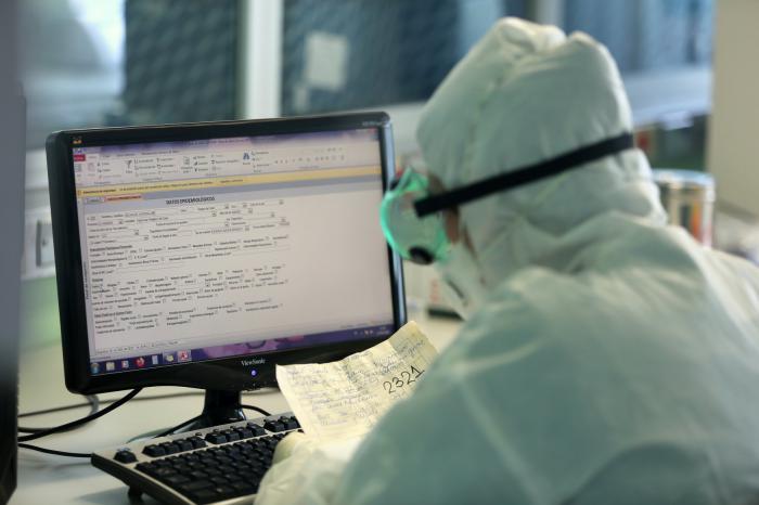 24 horas en el laboratorio donde se analizan muestras del SARS-CoV2 en Cuba