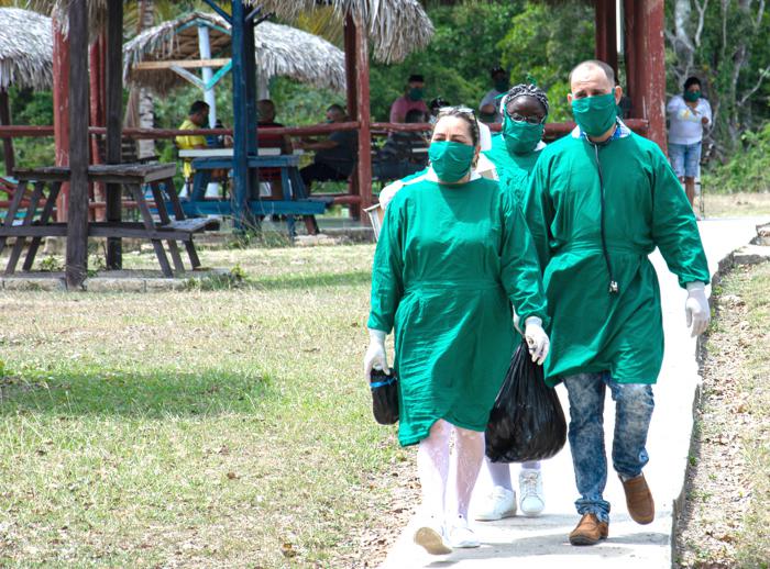 Desde el mismo momento de detectarse el nuevo coronavirus, en Camagüey se ha puesto de manifiesto la profesionalidad, el altruismo y la entrega cotidiana del personal de la Salud.