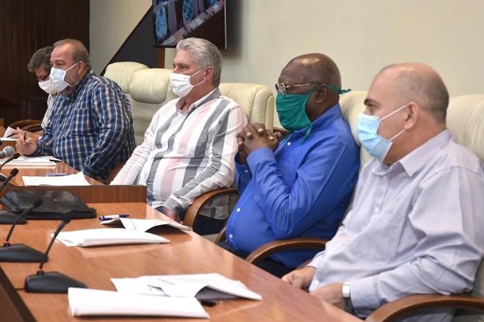 Al encabezar la reunión donde cada tarde se chequea la situación de la COVID-19, el mandatario cubano aseguró que el país seguirá trabajando fuerte, con el protagonismo siempre del pueblo. 