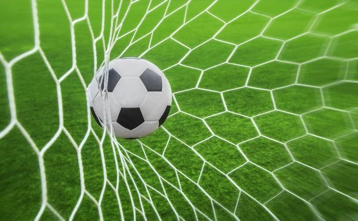 Antes de la pandemia de Covid-19, los partidos internacionales programados para junio incluían la Eurocopa de 2020, duelos de la eliminatoria mundialista de Sudamérica y Asia, así como partidos en pos de boletos para la Copa Africana de Naciones de 2021