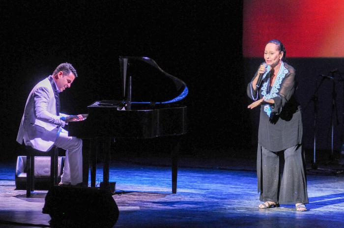Gala Inaugural del IX Confgreso de la UNEAC en el Teatro Martí, dedicada a la Prima Balerina Assoluta Alicia Alonso, Presidida por Miguel Barnet, Presidente de la UNEAC, Alejandro Falcón y Beatriz Marquez
