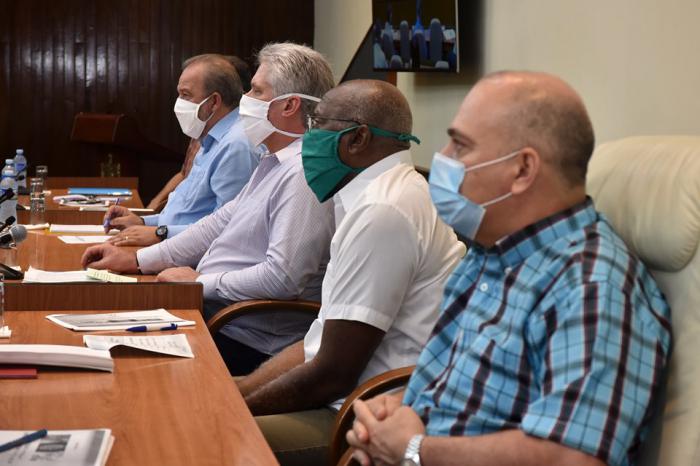 Díaz-Canel ratificó la voluntad del Gobierno de seguir trabajando, junto al pueblo, para disminuir el riesgo de transmisión masiva de la enfermedad.