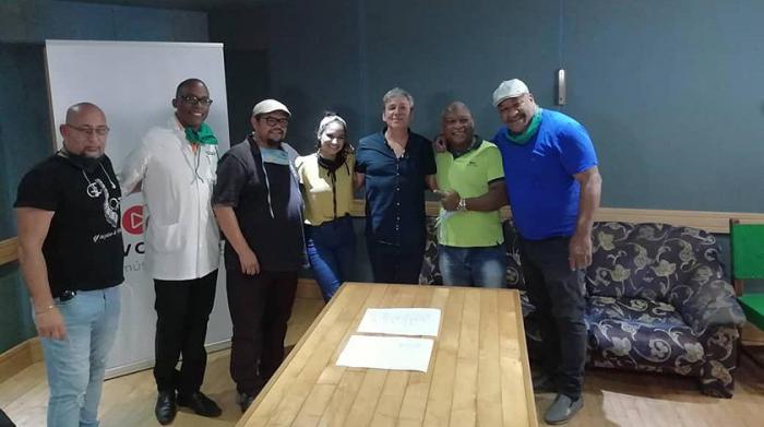 Participantes en la grabación del tema Izar banderas