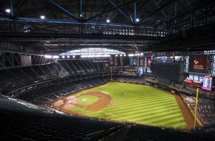 El  Chase Field, de Arizona,  es una de las instalaciones que pretenden emplear para concentrar a los 30 equipos de la mlb , en caso de que  inauguren la temporada. Foto: El Tiempo Las Vegas