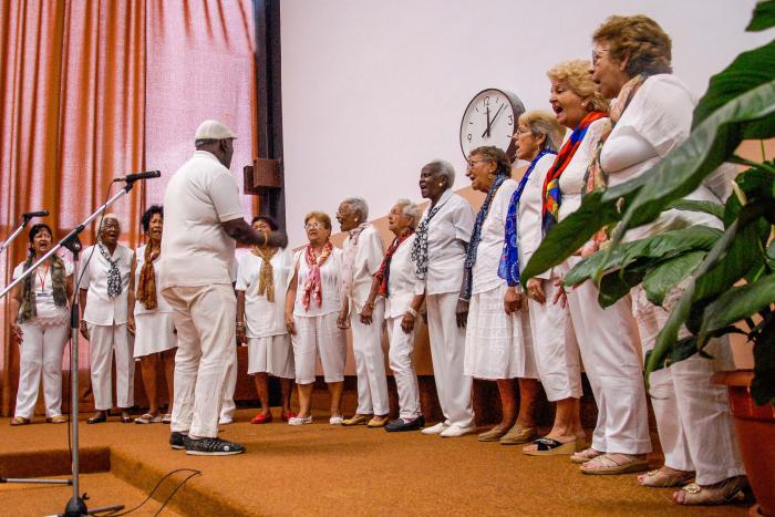 XV SEMINARIO INTERNACIONAL LONGEVIDAD,Momento cultural a cargo del coro Alegria de Vivir de la casa de cultura de Guanabacoa