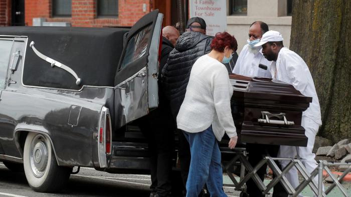 El propietario del servicio funerario explicó por causa de la pandemia tenía 40 cuerpos dentro del local, cuando lo normal es que no sean más de tres