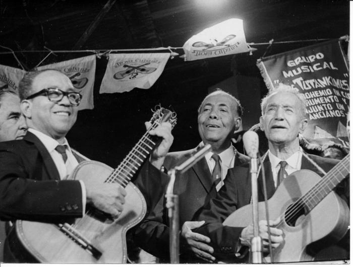 El Trío Matamoros.
