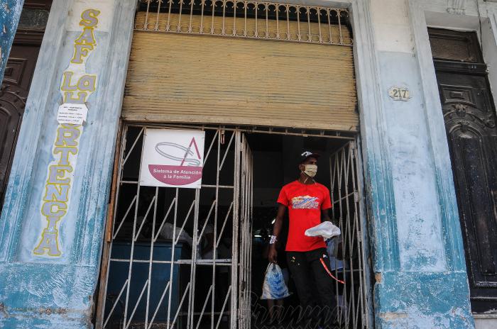 Sistema de Atención a la Familia La Hortensia, ubicada e la calle Agua dulce entre Florencia y la Calzada de Buenos Aires,consejo popular que desde el dia 8 de abril se encuentra en aislamiento social