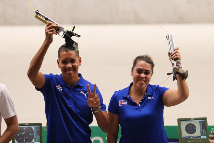 Laina Pérez, junto a su compañero Jorge Grau, tras ganar en los Panamericanos de Lima-2019. Foto: Mónica Ramírez.