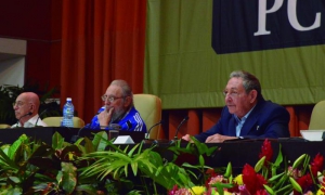 «Emprenderemos la marcha y perfeccionaremos lo que debemos perfeccionar, con lealtad meridiana y la fuerza unida, como Martí, Maceo y Gómez, en marcha indetenible», expresó Fidel en la sesión de clausura del 7mo. Congreso del Partido Comunista de Cuba.