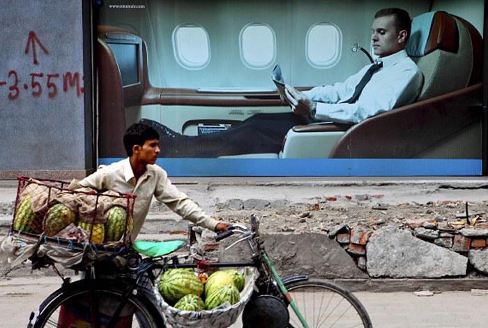 Hablan de la pretendida eficiencia capitalista, mientras callan sobre el gran precio social: las riquezas que producen las mayorías se distribuyen entre las minorías dueñas del capital.