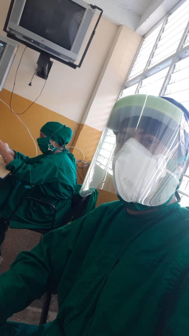 Jorge Delgado Abuin, estudiante de 5to año de Medicina, prestando servicio en el Centro de aislamiento Cojímar 