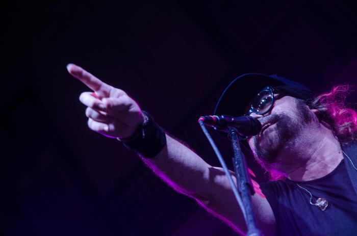 Concierto de Carlos Varela y Sam Roberts Band en la Plaza Vieja.