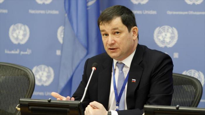 El embajador adjunto de Rusia ante la ONU, Dmitry Polyanskiy, habla durante una rueda de prensa en Nueva York, EE.UU., 4 de marzo de 2019.