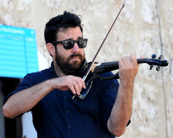 Inauguración de la 26 Feria Internacional del Libro de La Habana dedicada al Dr. Armando Hart Dávalo y como país invitado Canadá. Presiden Esteban Lazo Hernández, Presidente de la ANPP; Miguel Díaz-Canel Bermúdez, primer vicepresidente de los Cosejos de Estado y de Ministros; Lázara Mercedes López Acea, primera Secretaria del Partido en la capital, todos miembros del Buró Político del Partido; Abel Prieto Jiménez, ministro de Cultura y José Ramón Fernández, asesor del Presidente, así como otros invitados.