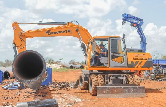 Las labores del Instituto Nacional de Recursos Hidráulicos se han concentrado fundamentalmente en obras que permiten dar valor de uso a instalaciones 
y disminuir los efectos de la sequía. Foto: José Manuel Correa 