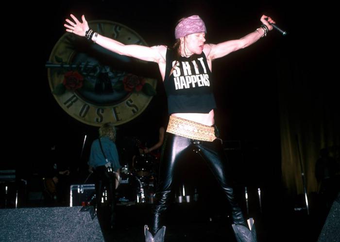 La banda Guns N’ Roses comenzó la promoción en sus redes sociales de una camiseta con el texto: Live N’ Let Die with Covid-45, en alusión a Trump.