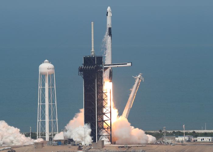 CAPE CANAVERAL, FLORIDA - MAY 30: The SpaceX Falcon 9 rocket with the manned Crew Dragon spacecraft attached takes off from launch pad 39A at the Kennedy Space Center on May 30, 2020 in Cape Canaveral, Florida. NASA astronauts Bob Behnken and Doug Hurley lifted off today on an inaugural flight and will be the first people since the end of the Space Shuttle program in 2011 to be launched into space from the United States.   Joe Raedle/Getty Images/AFP