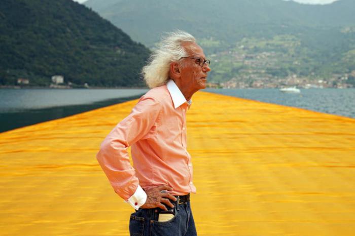 Christo, al término de una de sus acciones en 2016. foto: Sitio Web del artista