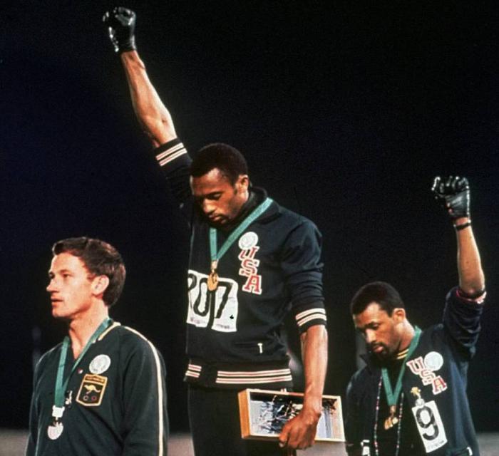 La imagen de la protesta de Tomie Smith y John Carlos, en México-68, habló por los millones de estadounidenses que todavía hoy sufren la segregación. Foto: El País