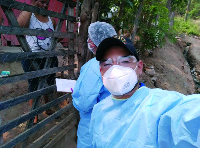 La experiencia cubana de la pesquisa casa a casa, aplicada por los brigadistas en Honduras, demuestra una efectividad incuestionable, alega el doctor Ángel La O. Foto: Cortesía del entrevistado