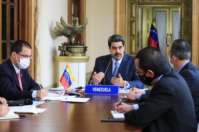 El presidente Nicolás Maduro reiteró la necesidad de seguir consolidando el proceso de integración y de 
reactivar proyectos macro en la región. 