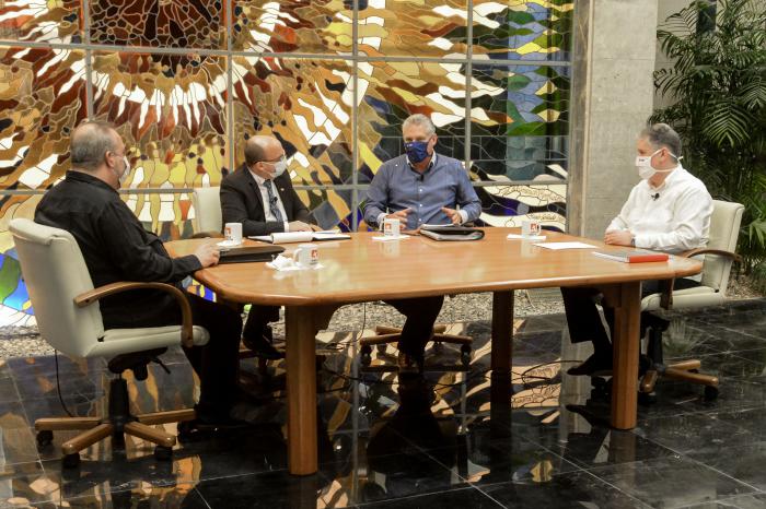 El Estado y el Gobierno han desplegado una activa comunicación pública para mejorar la información y el desempeño de la población. foto: estudios revolución
