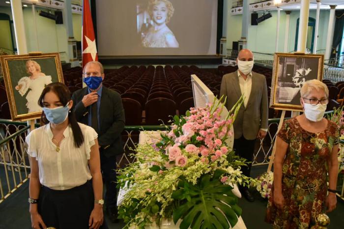 Homenaje en vivo: Cuba y sus flores para la eterna Rosita Fornés