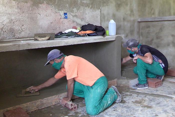 Trabajadores de varios sectores contribuyen con la obra