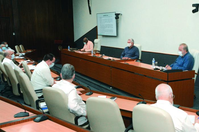 Se precisó que, aun cuando la mayor parte del territorio nacional transita la primera fase de la desescalada, se mantiene la pesquisa activa en las comunidades, como columna vertebral de la exitosa estrategia de la nación frente a la pandemia. 
