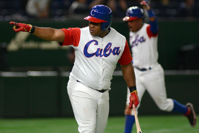IV clasico mundial tokyo japon 3ser play Cub vs AUT previa del partido JONRON DE ALFREDO DESPAIGNE CON LAS BASES LLENAS Q BOLA