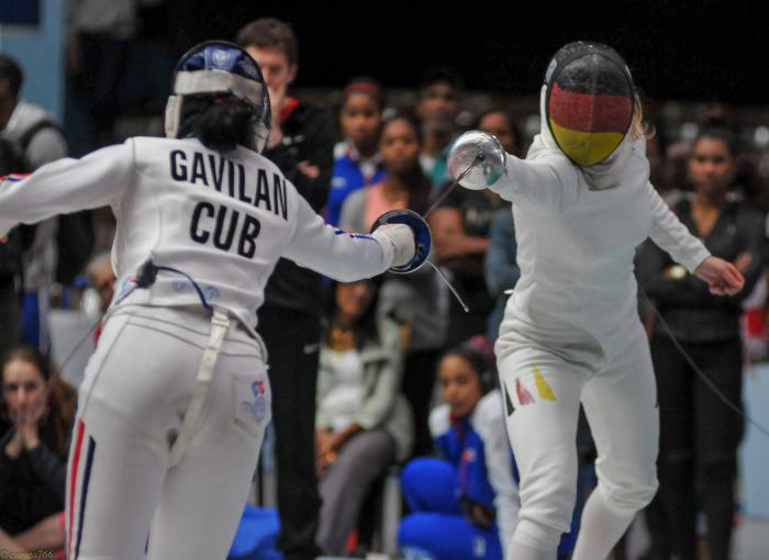 Copa mundial de Espada femenino en el Coliseo de la Ciudad Deportiva, de Cuba Yania Gavilàn y de Alemania Ricarda Multerer