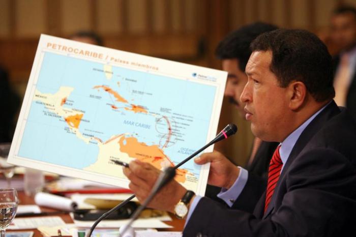Momento fundacional de PetroCaribe, el 29 de junio de 2005, al sesionar el Primer Encuentro Energético de Jefes de Estado y/o de Gobierno del Caribe, celebrado en la ciudad de Puerto La Cruz, Venezuela. 