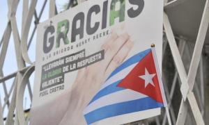 Proteccion contra el coronavirus ,el pueblo de la capital recibe a la Brigada Henry Reeve que llega a la patria.
