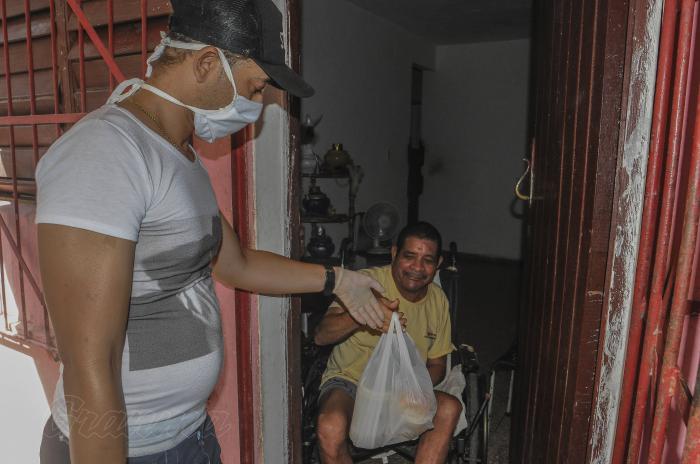 Sistema de Atención a la Familia La Hortensia, encargado de suministrar alimentos previamente elaborados a discapacitados, casos sociales, jubilados con bajos ingresos, adultos mayores que viven solos, embarazadas de alto riesgo y otros grupos vulnerables que califican para este servicio. Se encuentra ubicada en la calle Agua dulce entre Florencia y la Calzada de Buenos Aires,consejo popular que desde el dia 8 de abril se encuentra en aislamiento social por lo que se extreman las medidas de prevención.