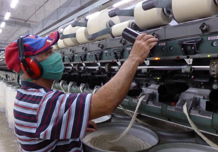 Todos los trabajadores cubanos mantuvieron, durante la pandemia, su relación laboral con la entidad. 
