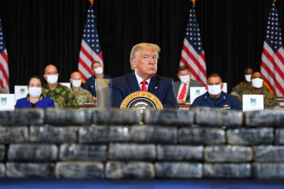 Durante su visita a la Florida el pasado viernes, Trump no se preocupó por los contagios por covid-19 en ese estado, que ya ha roto varias veces el récord de ser el de mayor número de casos nuevos reportados en un solo día por cualquier región de Estados Unidos. 