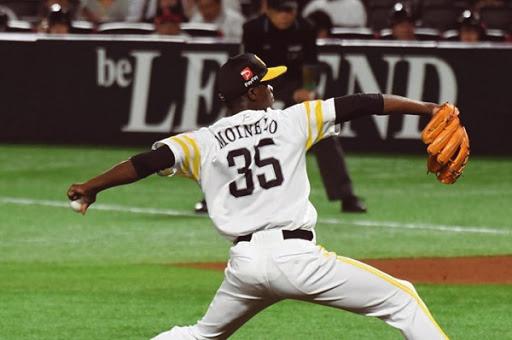 Livan Moinelo lleva buen paso en la Liga de Japón.