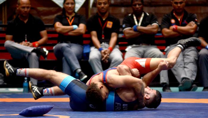 Habrá que hacer una readecuación de los calendarios, en caso de reducir los días de competencias. 
