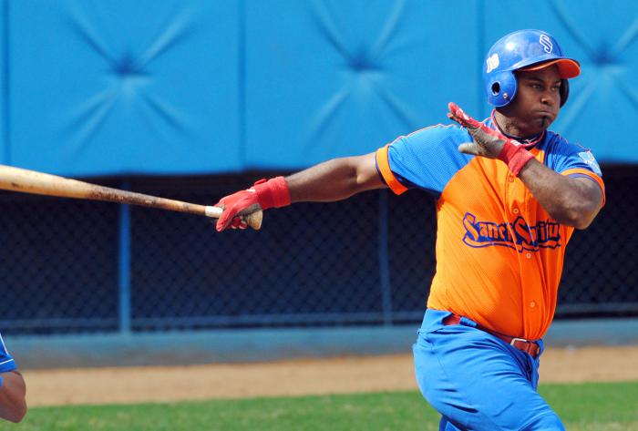 El espirituano Yunier Mendoza acumula más de 2 000 jits en 21 años de labor. 