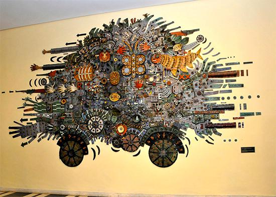 El Carro de la Revolución, obra del pintor y grabador Alfredo Sosabravo, muestra la historia del pueblo cubano en el camino de su independencia y soberanía