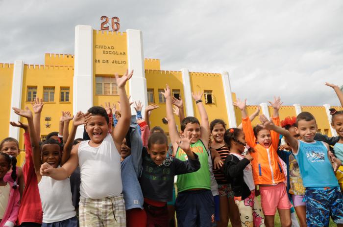 Alumnos de la Ciudad Escolar 26 de Julio en Santiago de Cuba