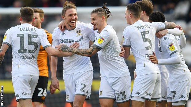 Leeds United vuelve a la Premier League 16 años después. Foto: BBC