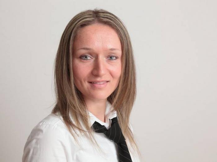 Diputada alemana Zaklin Nastic, representante de la bancada de La Izquierda (Partido Die Linke)