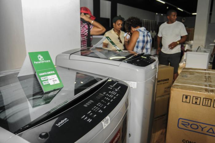 Recorrido por las red de tiendas minoristas en moneda libremente convertible