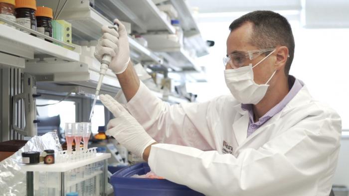 Una prueba experimental se centra en las proteínas tau en la sangre, que se mostraron como un indicador confiable de la enfermedad en varios estudios