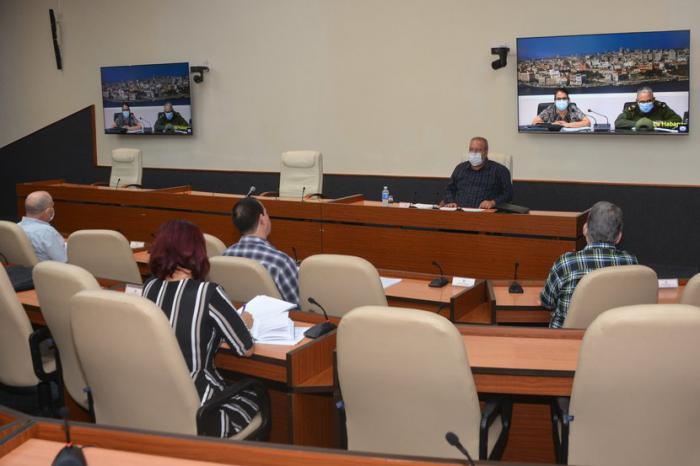 El Primer Ministro, Manuel Marrero Cruz, durante la habitual reunión del grupo temporal de trabajo para la prevención y control del nuevo coronavirus