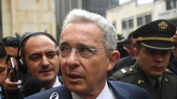 La medida de aseguramiento contra el expresidente Uribe en una decisión sin precedente en Colombia. | Foto: Twitter @elespectador